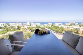 Luxury 4-bed with sea-views - 9