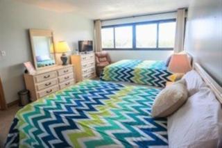 2 Blocks to Beach, Lovely Home for 8 - 9