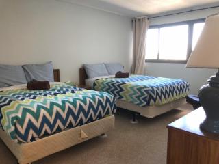 2 Blocks to Beach, Lovely Home for 8 - 0