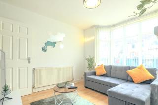 Spacious 6-Bed Home in Coventry, Warwick, West Midlands- Free Parking, Super Fast WiFi - Coventry - 6
