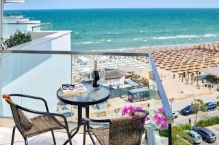 Sea Gem Apartment in Infinity Beach Resort - parking - Mamaia - 0