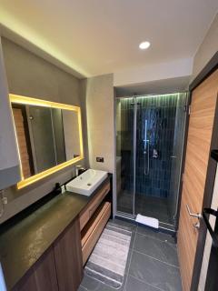 Woodside Apartment - 2