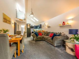Pass the Keys Modern and Stylish Bungalow - Stafford - 6