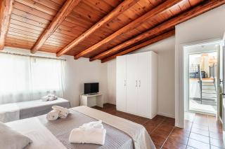 Fronte Mare Apartments & City Views - 9