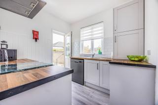 Hayling Beach House with Parking Pass The Keys - South Hayling - 4