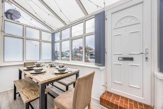 Hayling Beach House with Parking Pass The Keys - South Hayling - 3