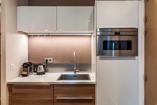 Luxury Family 2BR - Prime Location, Walk to Beach & Shopping, Sunny Balcony - Totolulu Cannes Hoche - Cannes - 3