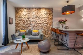 Luxury Family 2BR - Prime Location, Walk to Beach & Shopping, Sunny Balcony - By Totolulu Cannes Hoche - Cannes - 1