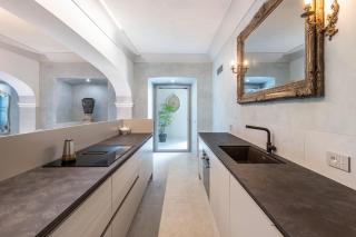 Abaye I Champagne Charm Adults Only - 1