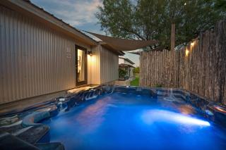Claret House Full Kitchen and Private Hot Tub - 8