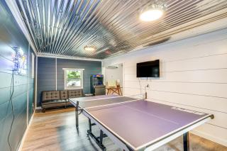 Game Room and Dock Waterfront Osage Beach Home! - Osage Beach - 8