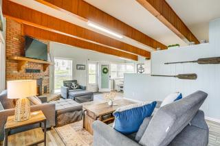 Game Room and Dock Waterfront Osage Beach Home! - Osage Beach - 6