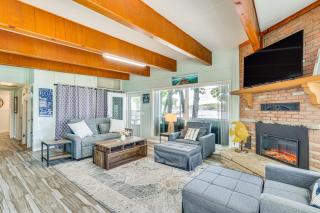 Game Room and Dock Waterfront Osage Beach Home! - Osage Beach - 7