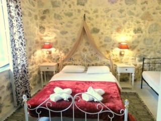 Hariklia Rent Rooms - Zaros - 0
