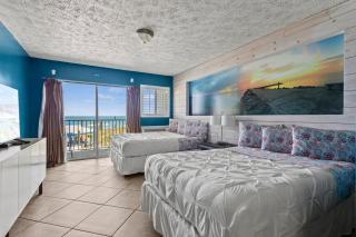 Oceanfront Inn, Private Balcony, 2 Full Beds #16 - Fort Pierce - 8