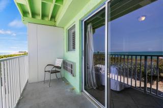 Oceanfront Inn, Private Balcony, 2 Full Beds #16 - Fort Pierce - 6