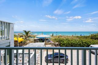 Oceanfront Inn, Private Balcony, 2 Full Beds #16 - Fort Pierce - 4