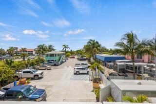 Ocean View Hotel Room with Balcony- 2 Full Beds #20 - Fort Pierce - 3