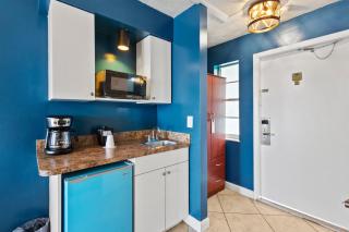 Ocean View Hotel Room with Balcony- 2 Full Beds #22 - Fort Pierce - 7