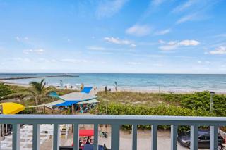 Ocean View Hotel Room with Balcony- 2 Full Beds #22 - Fort Pierce - 4