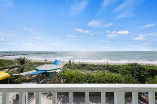 Ocean View Hotel Room with Balcony- King Bed #23 - Fort Pierce - 6