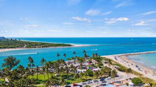 Ocean View Hotel Room with Balcony- King Bed #23 - Fort Pierce - 3