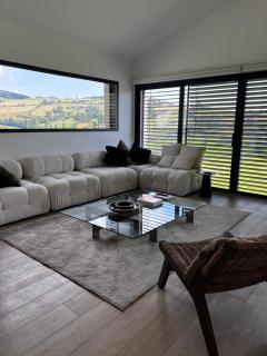 Maison et piscine chauffée, vue Monts du Lyonnais - 2