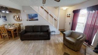 Grandview 4 Hummingbird Hangout - WiFi - Cable - Washer - Dryer - Fireplace - One Block From Main Street - Red River - 8