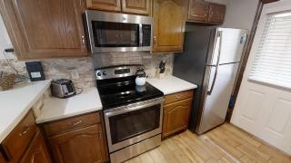 Grandview 4 Hummingbird Hangout - WiFi - Cable - Washer - Dryer - Fireplace - One Block From Main Street - Red River - 3