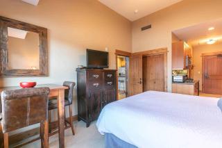 Catamount Lodge 401A by East West Hospitality - Truckee - 6
