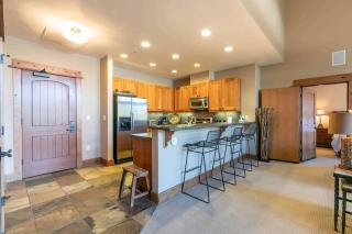 Catamount Lodge 401B by East West Hospitality - Truckee - 4
