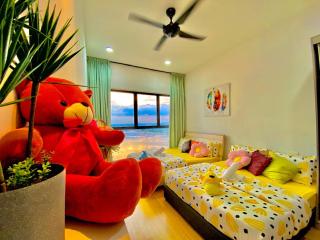 温馨风休闲套房三卧三卫6-12人适合家庭入住金海湾Danga Bay - Johor Bahru - 2