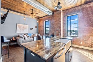 Downtown Urban Loft above Restaurants #5 - Perryville - 7