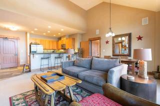 Catamount Lodge 401 by East West Hospitality - Truckee - 9