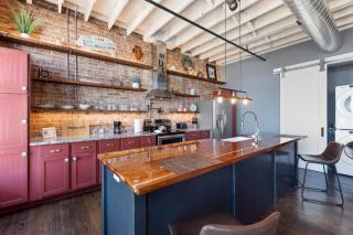 Downtown Urban Loft above Restaurant #7 - 5