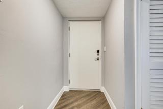 Fort Lauderdale Vacation Rental Walk to Beach! - Fort Lauderdale - 7