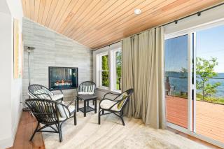 Happiness Haven: Waterfront PEC House - 3