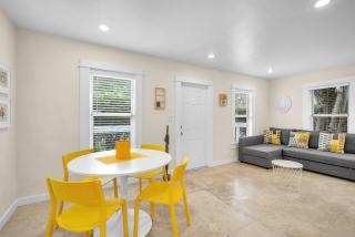 Renovated Grove Bungalow -near Coconut Grove - 7