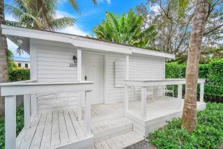 Renovated Grove Bungalow -near Coconut Grove - 0