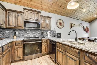 Branson Cabin with Pool Access and Private Boat Slip! - Branson - 4
