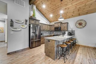 Branson Cabin with Pool Access and Private Boat Slip! - Branson - 5
