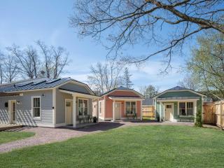 Queen City Bungalow & Cottages - Burlington - 0