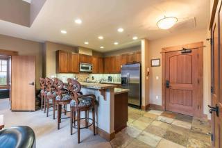 Catamount Lodge 404B by East West Hospitality - 2