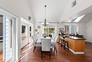 Stunning Sammamish Lake View Home near Weowna Park - 8