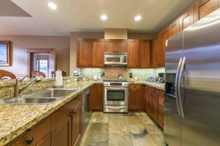 Catamount Lodge 404 by East West Hospitality - Truckee - 3