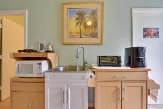 Convenient Sarasota Studio with Lush Backyard! - 8