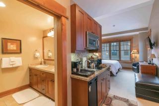 Catamount Lodge 404A by East West Hospitality - Truckee - 0