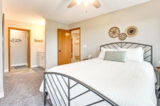 Family-Friendly Lakeview Cottage with Deck and View - 4