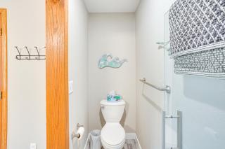 Family-Friendly Lakeview Cottage with Deck and View - 1