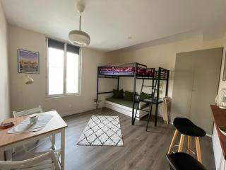 Studio 4 Emplacement Idéal entre Château et Centre - 5